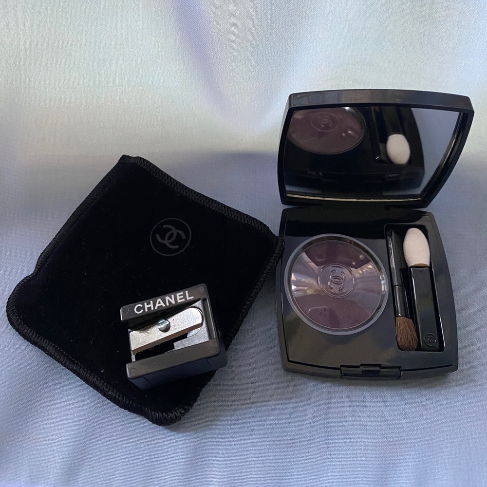 CHANEL OMBRE PREMIÈRE
Longwear Eyeshadow - 30 Vibrant Violet - New
+ SHARPENER!